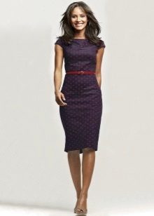 Blue office dress na may contrast strap