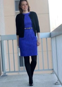 Warm black tights para sa isang damit sa estilo ng negosyo