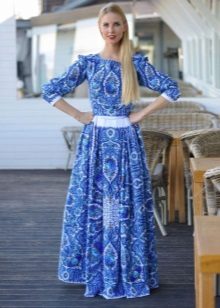 Modernong mahabang damit sa istilong Russian na may Gzhel pattern