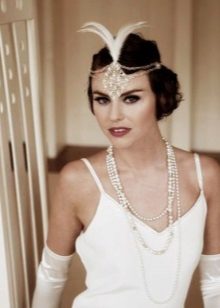Ang tamang makeup para sa isang damit sa estilo ng Gatsby