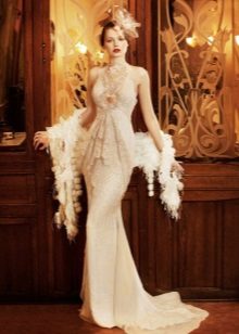 Magdamit ng isang fur bandana sa estilo ng Gatsby