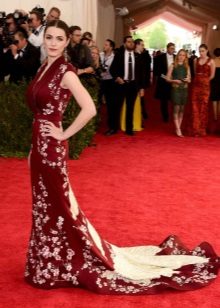 Long evening dress sa burgundy na kulay sa oriental style