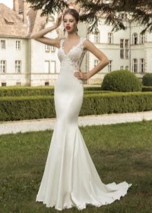 Wedding silk dress is fitting