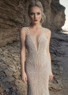Nude dress na may puntas