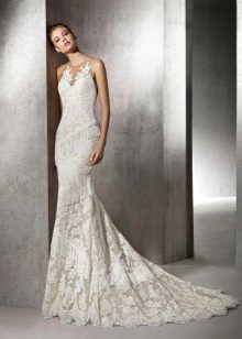 Ang damit ay isang lace wedding ng sirena