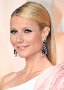 Smoky Eyes Makeup Para sa Blonde Color Type Spring