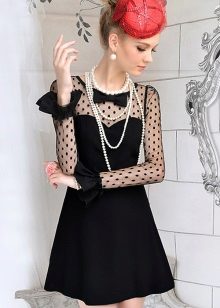 Black A-line Dress na may Pearls