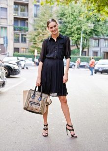 Chiffon shirt dress na may pleated skirt at medium length