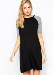Casual dress na may raglan sleeves