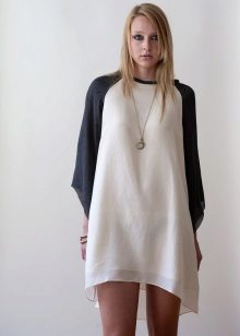 Magdamit ng raglan sleeves para sa mga kababaihan na may malawak na hips