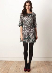 Shift dress na may kasamang masikip na pampitis