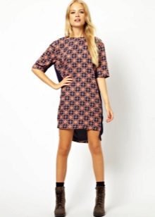 Shift dress na may asymmetrical bottom skirt
