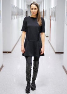  Shift dress na may bota