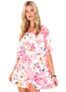 Summer white trapeze dress na may floral print