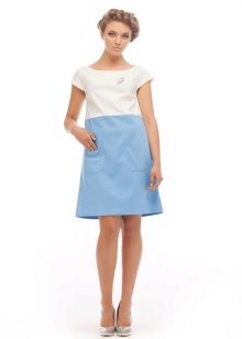 Trapeze dress na may maikling sleeves
