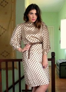 Brown beige silk dress na may mahabang manggas