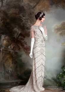 Dress in the style of the 20s with a train