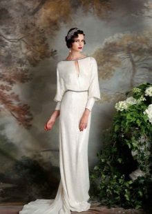 Dress with long sleeves in the style of Gikago