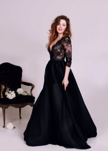 Long black dress na may mahabang sleeves