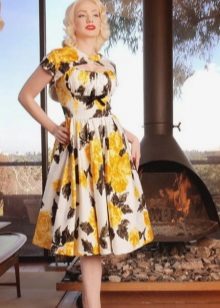 Color dress with a print in the style of the 50s