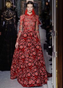 Baroque red dress na may mga bulaklak