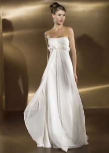 Mataas na waisted wedding dress na may bukas na neckline