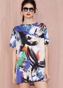 Magdamit na may isang abstract pattern