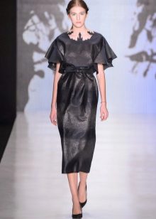 Autumn dress na may maikling sleeves