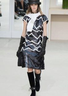 Autumn dress na may isang print mula sa Chanel