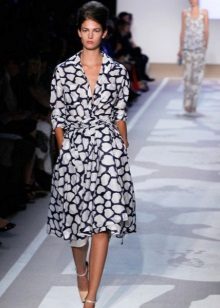 Dressing gown para sa mga kababaihan na may isang figure ng uri Rectangle
