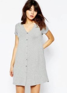 Dressing gown na may V-neckline