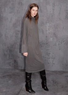 Woolen dress na may boots