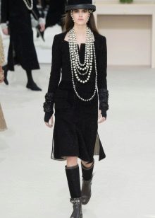 Tweed dress mula sa Coco Chanel