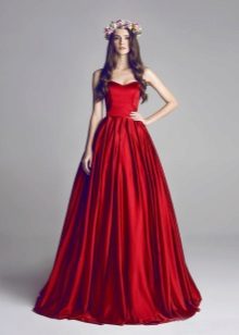 Gabi na damit mula sa crepe de chine
