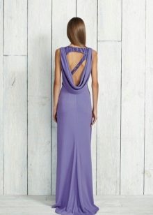 Damit na may isang tatsulok na neckline