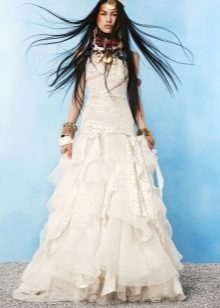 Ang damit sa estilo ng boho multi-layered