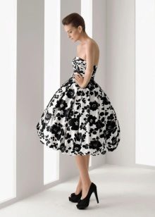 Dress in the style of the 50th magnificent