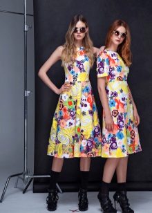 Fitted dress with floral print