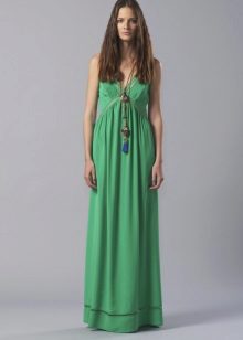Fitted dress in the floor is green