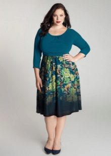 Fitted dress for the full with floral print