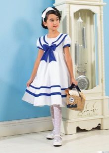 Ang damit ng tag-init para sa mga batang babae sa marine estilo ay kahanga-hanga