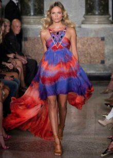 Naka-istilong maraming kulay damit para sa spring-summer 2016