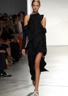 Naka-istilong damit ng spring-summer 2016 season na may frill