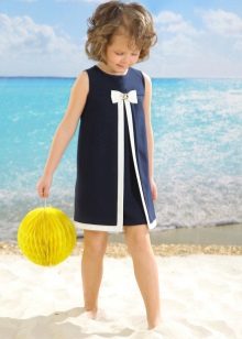 Elegant na tag-init na damit para sa batang babae na A-line