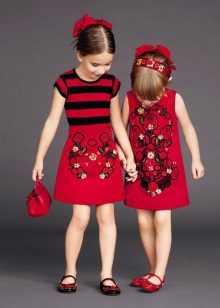Eleganteng damit para sa mga batang babae na may mga kopya