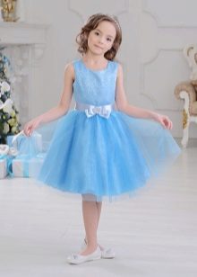 Elegant na malambot na asul na damit para sa mga batang babae