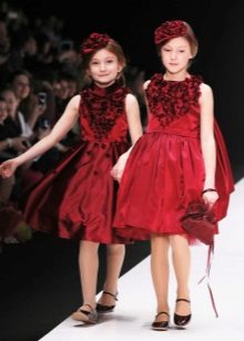Elegant na red magnificent dress para sa girl