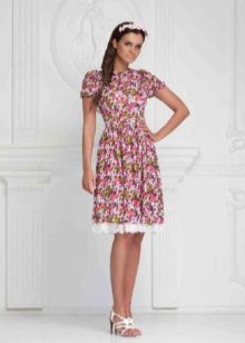 batiste dress na may floral print