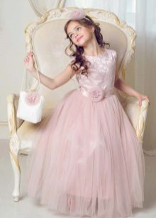 Pink na damit para sa graduation 4 na klase