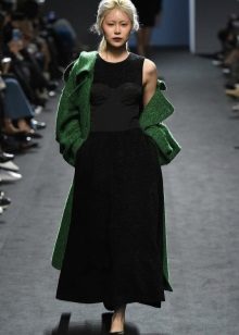 Coat para sa isang mahabang damit ng gabi